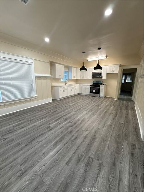 Photo of 240 W 54th St, Los Angeles, CA 90037 (MLS # DW26040799)