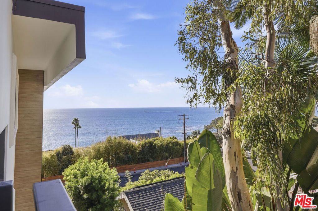 Photo of 2442 S Coast Highway #4, Laguna Beach, CA 92651 (MLS # 26662915)