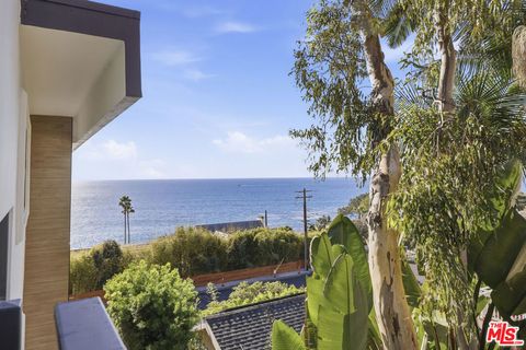 Photo of 2442 S Coast Highway #4, Laguna Beach, CA 92651 (MLS # 26662915)
