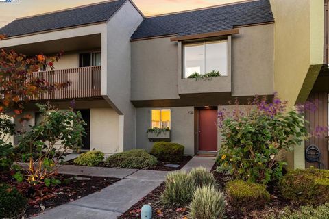 Photo of 3032 Linda Vista, Alameda, CA 94502 (MLS # 41116389) Photo of 3032 Linda Vista, Alameda, CA 94502 (MLS # 41116389)