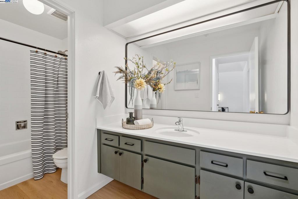 BAY FARM ISLAND - Residential