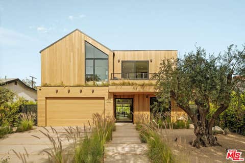 Photo of 5034 Varna Avenue, Los Angeles, CA 91423 (MLS # 26868189)