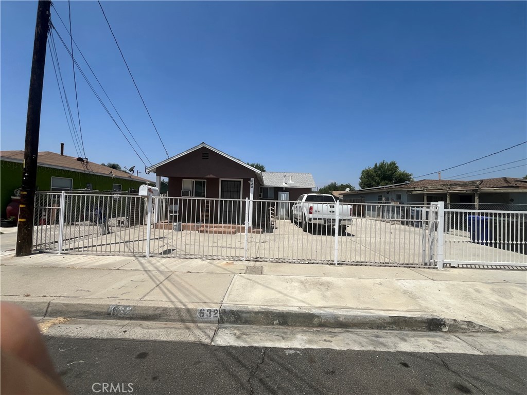 Single-family residence with ADU potential—ample space in the back to add an additional dwelling unit, factory-built home, or even accommodate construction worker housing. Excellent investment opportunity with flexible use options. A great piece of land ready for your creativity and vision!