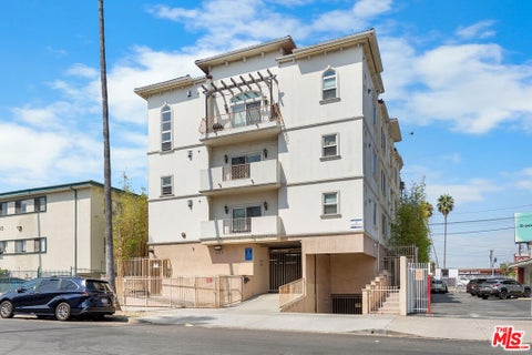 Photo of 309 S Mariposa Avenue #101, Los Angeles, CA 90020 (MLS # 26102776)
