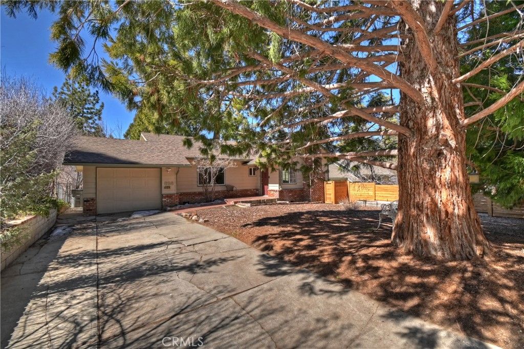 Photo of 828 Tehama Drive, Big Bear Lake, CA 92315 (MLS # IG26056233)