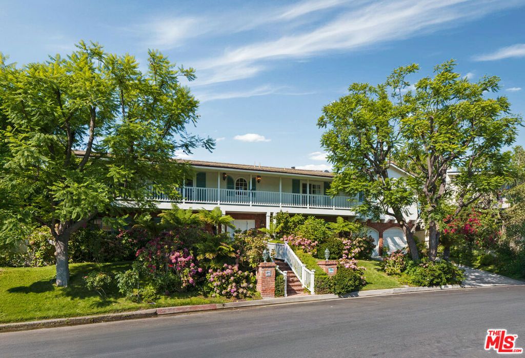 Photo of 3541 Westfall Drive, Encino, CA 91436 (MLS # 26654939)