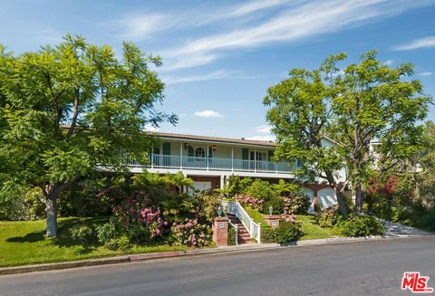 Photo of 3541 Westfall Drive, Encino, CA 91436 (MLS # 26654939)