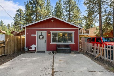 Photo of 918 W Aeroplane Boulevard, Big Bear, CA 92314 (MLS # 219146896DA)