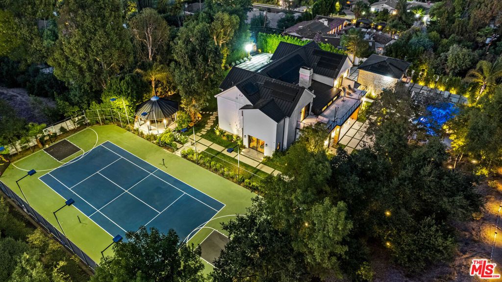 Photo of 18762 Wells Drive, Tarzana, CA 91356 (MLS # 26644047)