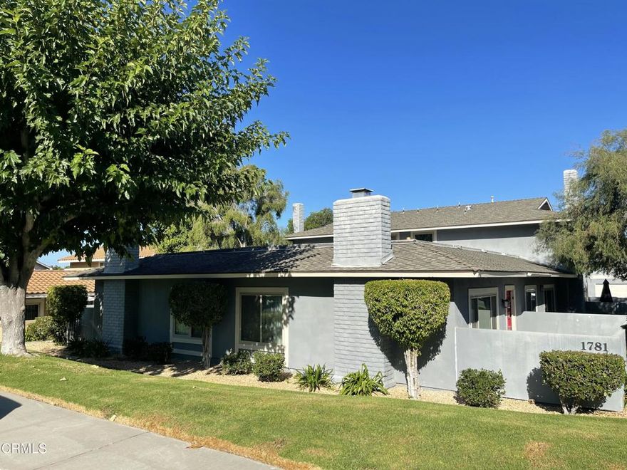 Welcome to Las Flores Villas! Conveniently located single story townhouse in a lovely community. A sparkling pool, spa & tennis courts are just a few of the amenities this community offers. This 2+2 end unit has in unit washer & dryer, is located on a quiet cul-de-sac & has a detached garage. This neighborhood is located in an award winning, highly sought after school district with exemplary schools nearby. Recently remodeled with beautiful finishes.Schedule your showing today!