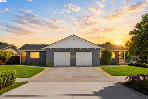 Photo of 956 W Hacienda AVE, Campbell, CA 95008 (MLS # 41134689)