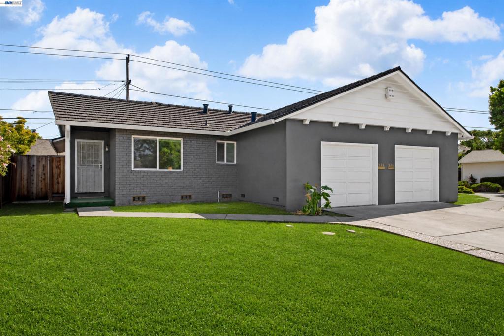 956 W Hacienda