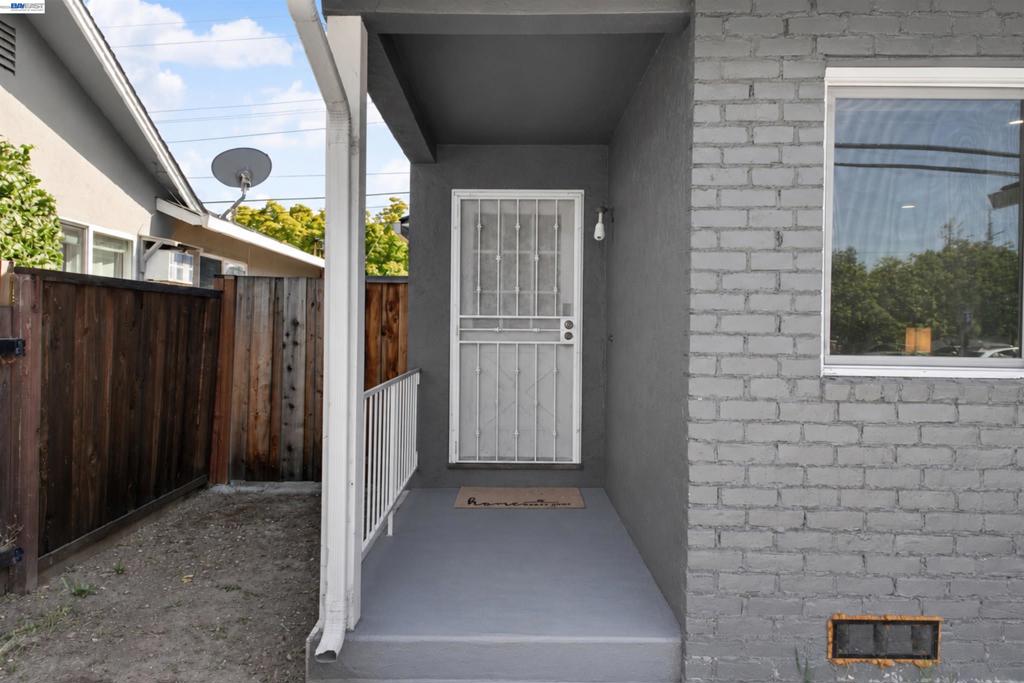 956 W Hacienda