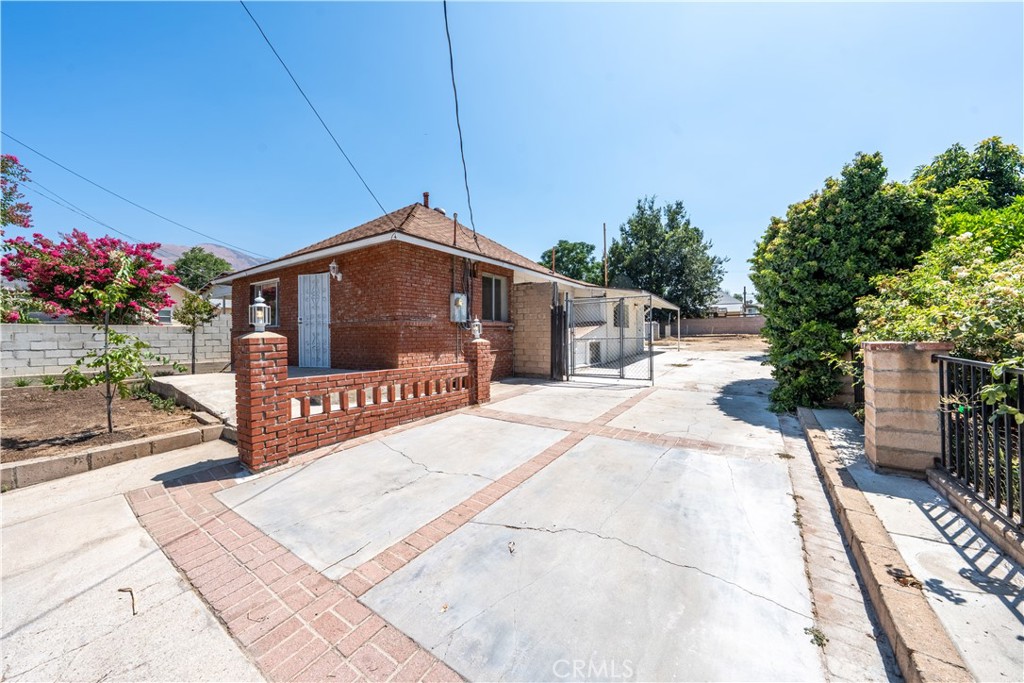 2123 La Verne Avenue