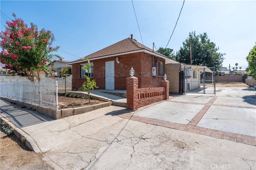 2123 La Verne Avenue