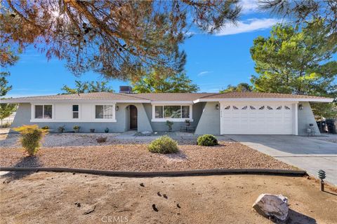 Photo of 19215 Kinai Road, Apple Valley, CA 92307 (MLS # HD25264382)