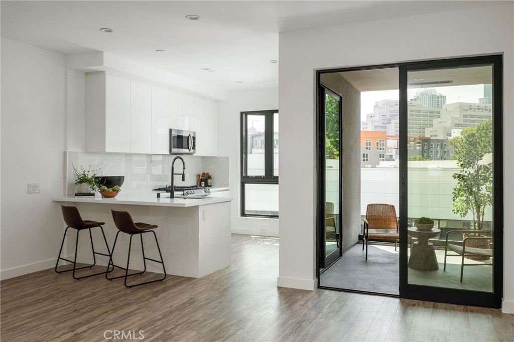 Photo of 118 Astronaut Ellison S Onizuka Street St #710, Los Angeles, CA 90012 (MLS # PF25254245)