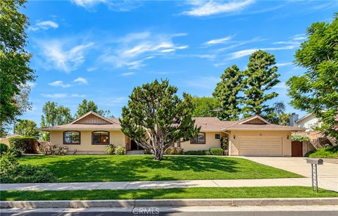 Photo of 9525 Encino AVE, Northridge, CA 91325 (MLS # SR26214414)