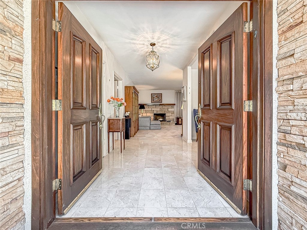 9525 Encino