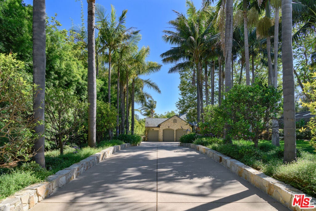 Photo of 6625 Zumirez Drive, Malibu, CA 90265 (MLS # 26829011)