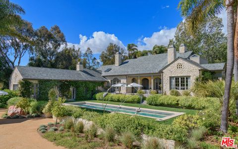 Photo of 6625 Zumirez Drive, Malibu, CA 90265 (MLS # 26829011)