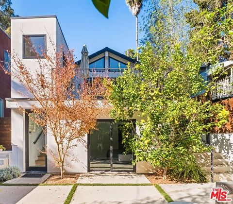 Photo of 8723 Lookout Mountain Avenue, Los Angeles, CA 90046 (MLS # 26654687)