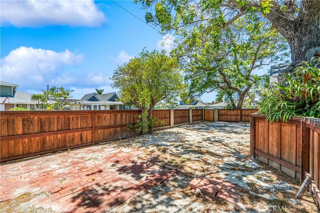15802 Wicklow, Huntington Beach CA 92647 - Photo 7