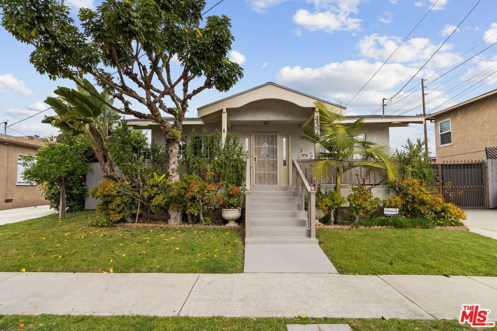 Photo of 4375 E 14th Street, Long Beach, CA 90804 (MLS # 26644575)