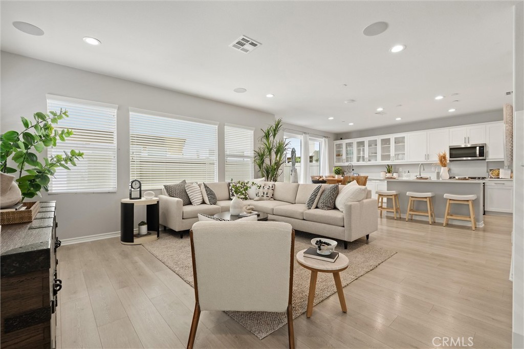 250 W Ridgewood