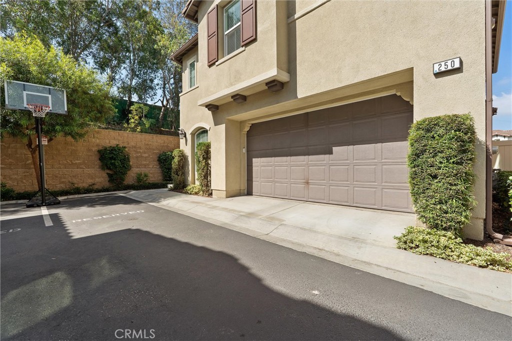 250 W Ridgewood
