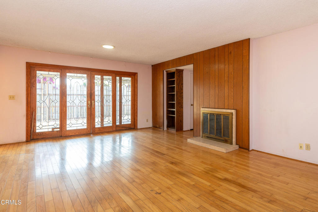 306 E Elfin Green