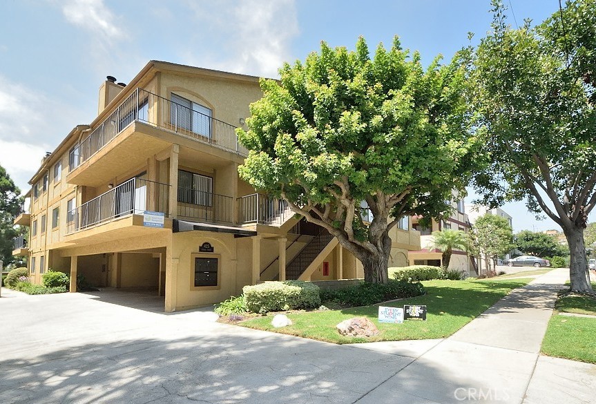 425 Sierra is a well-maintained 11-unit apartment building in highly desirable El Segundo located adjacent to Rec Park. This property offers an excellent unit mix of (11) 2-bed/2-bath units, some of which have been updated/remodeled over the years. The units are light and spacious with most having fireplaces and balconies. Built in 1984, the building spans 12,444 square feet on an 11,452 square foot lot, providing ample living space and essential amenities. The building includes carports with storage and parking for 17 cars. There is a shared laundry room for tenant convenience. Situated in the highly-regarded El Segundo Unified School District, 425 Sierra is appealing to families and professionals. Its prime location offers easy access to downtown El Segundo, with a variety of restaurants, shops, and entertainment options nearby. In addition, the property is less than a 10-minute drive from the beach and LAX, offering residents excellent accessibility to major attractions and transportation hubs.