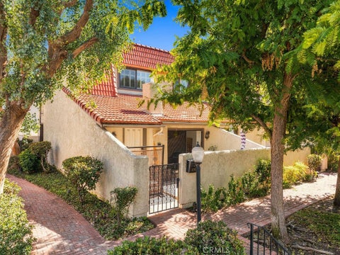 Photo of 6226 1/2 Shoup AVE, Woodland Hills, CA 91367 (MLS # OC26224414)