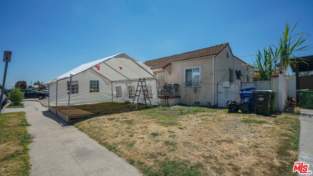 2056 W 67th Street