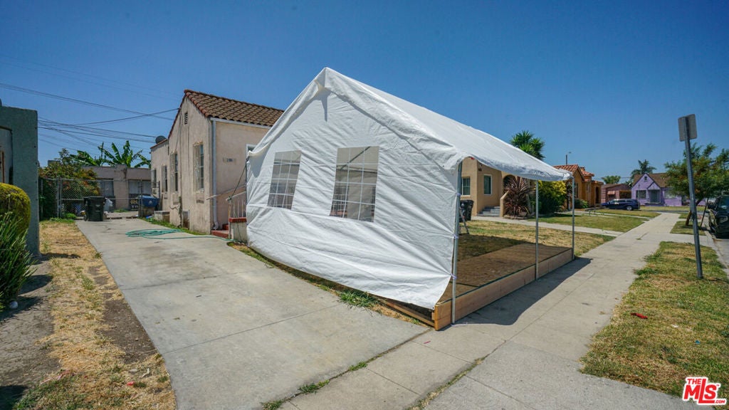2056 W 67th Street