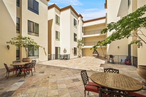 Tiny photo for 6938 Laurel Canyon Blvd #304, North Hollywood, CA 91605 (MLS # SR26049955)