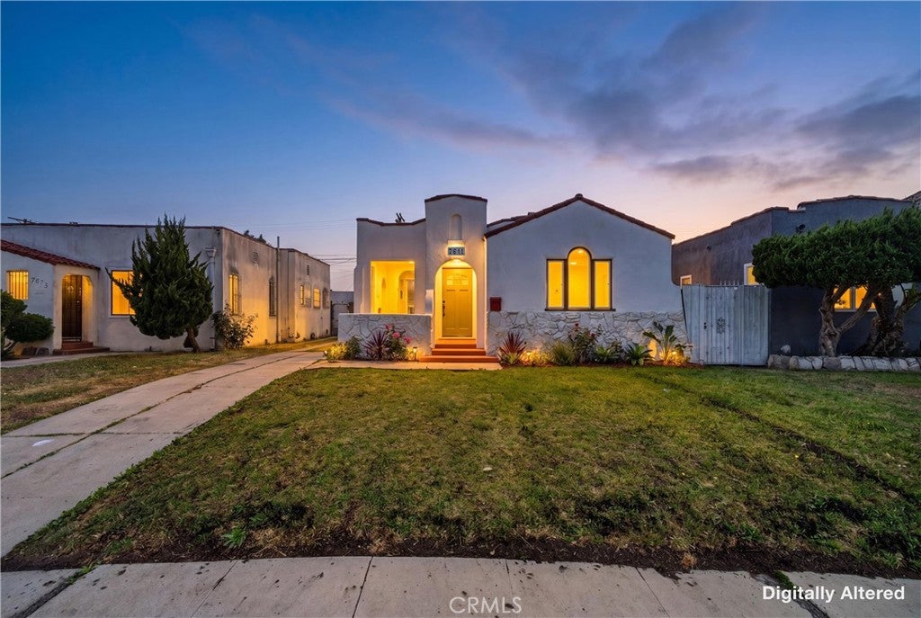 Photo of 7611 S Hobart Blvd, Los Angeles, CA 90047 (MLS # PW26177653)