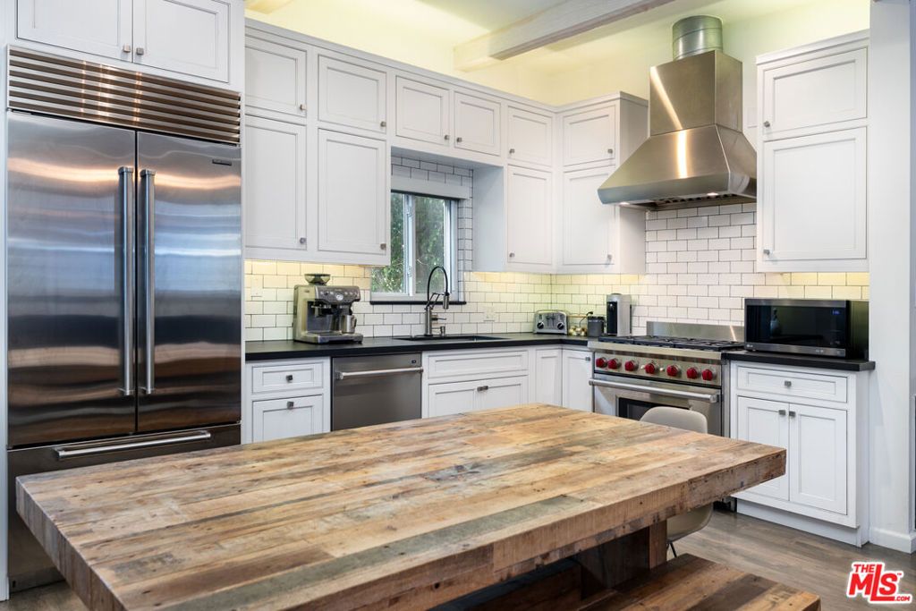 Photo of 8328 Kirkwood Drive, Los Angeles, CA 90046 (MLS # 25591383)