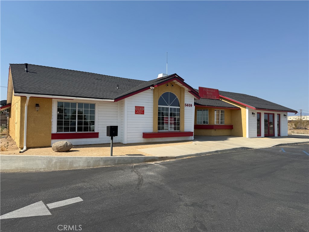 VIP Management is proud to present a nicely outfitted office in a PREMIER LOCATION. Bear Valley Rd is one of the busiest thoroughfares in the High Desert - have your business get the most exposure with this centrally located office. Monument signage available!
Office amenities include:
-front private office
-reception area
-workstation area
-ADA bathroom
-2nd private office with storage/workspace area
-plenty of parking