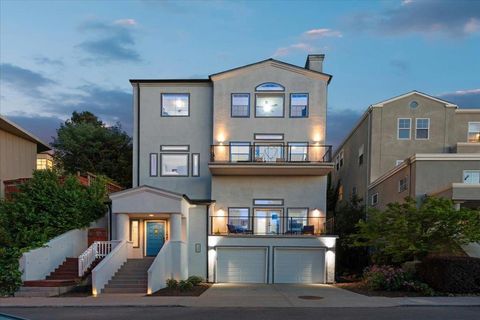 Photo of 130 Florence Avenue, Oakland, CA 94618 (MLS # ML82042043)