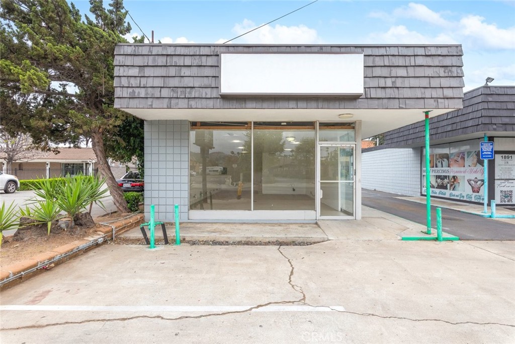 1891 1895 E Valley Parkway