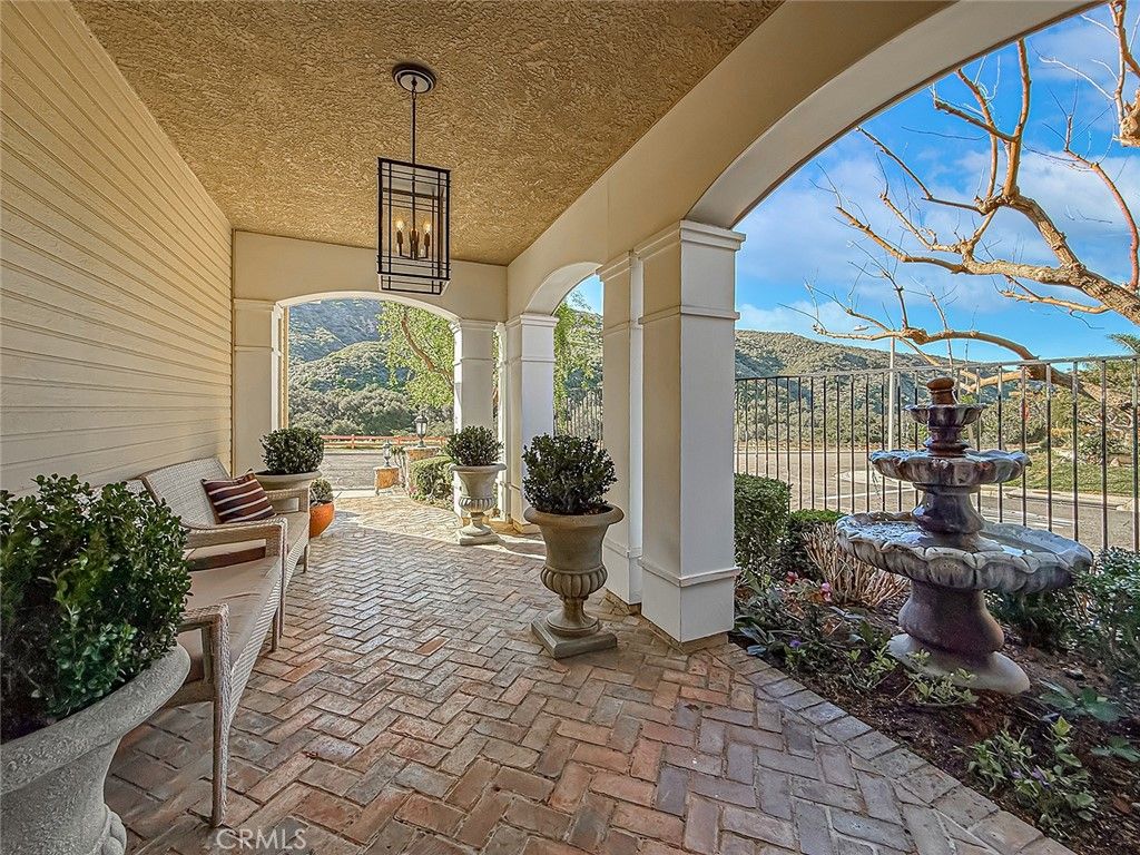 Photo of 3503 Lang Ranch Parkway, Thousand Oaks, CA 91362 (MLS # SR26026592)