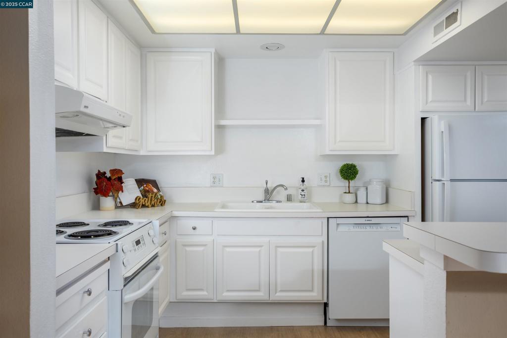 ROSSMOOR - Residential