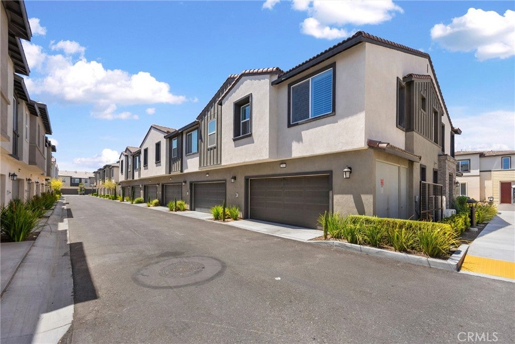 2843 E Bedford Privado