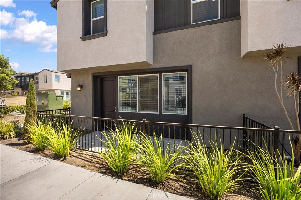 2843 E Bedford Privado