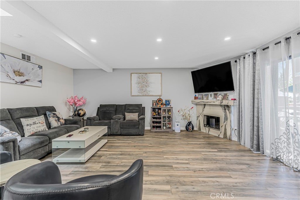 10009 Topanga Canyon Boulevard 5