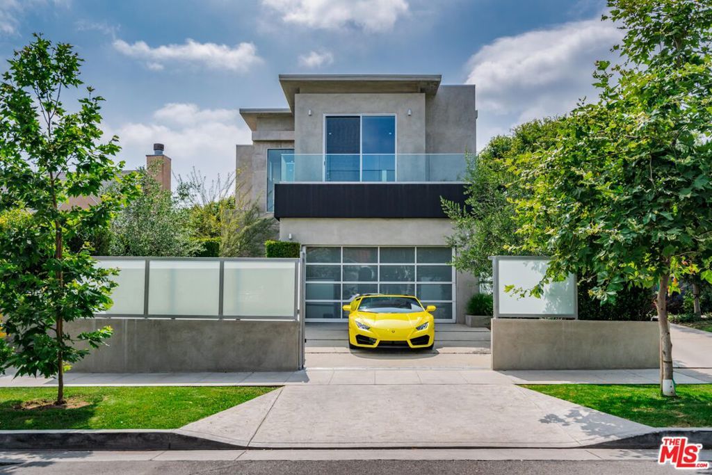Photo of 721 N Vista Street, Los Angeles, CA 90046 (MLS # 25493065)