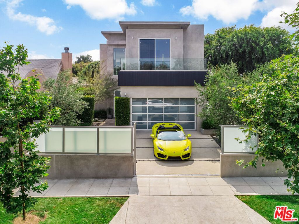 Photo of 721 N Vista Street, Los Angeles, CA 90046 (MLS # 25493065)