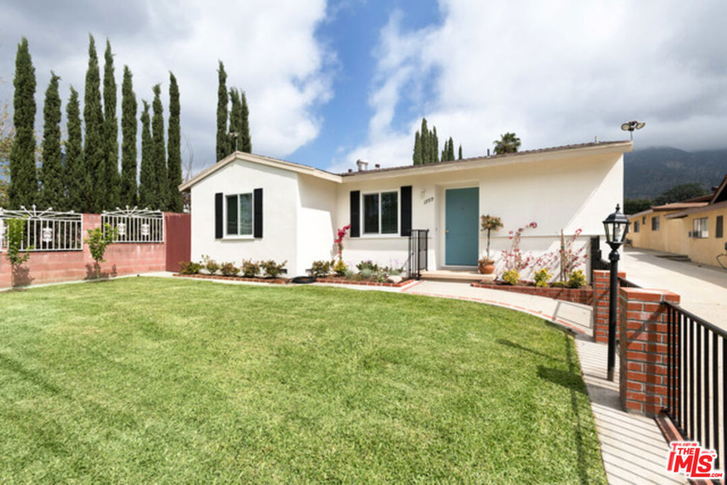 Fabulous bright front 3 bedroom 2 bath home in excellent area of Pasadena.Nicely updated this detached home has so much to offer! Hardwood floors throughout, spacious living room, recessed lighting, new double pane windows and new blinds. Large modern open kitchen features new quartz countertops, huge island with room for bar seating, custom backsplash, new stainless steel stove and dishwasher and new refrigerator. Spacious remodeled baths with large vanities. Stackable washer and dryer in unit. Beautiful enclosed grassy front yard along with a large rear fenced patio area - perfect for entertaining! Two reserved driveway parking and big storage cabinet. Beautiful views of the San Gabriel Mountains. Friendly pets ok. Don't miss it!