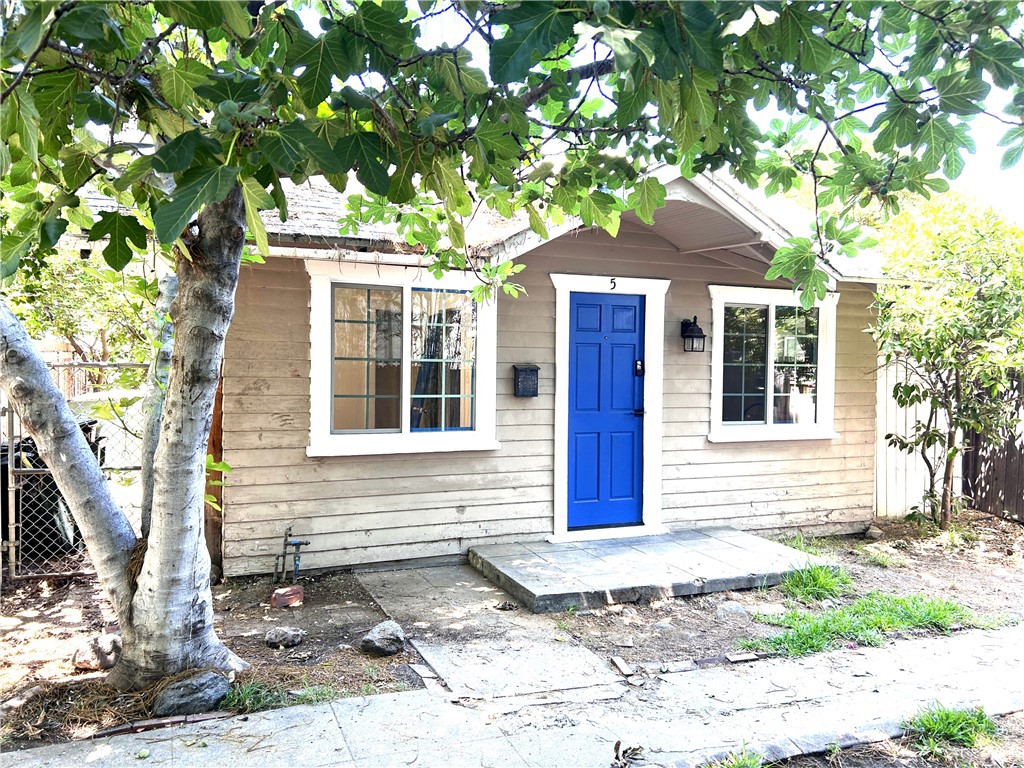 Amazing opportunity! Nestled right in the heart of Pasadena CA, this beautiful detached homestyle bungalow awaits it's new owner. Although it is recognized as a condominium the living experience is more of a residential home feel and the best part is that there are no monthly dues to pay as you have with other condominiums in the area. This hidden retreat sits 5th along a row of 6 bungalows. The layout offers 1 bedroom, living room, dining area, kitchen and bath and a phenomenal bonus feature of living space in the finished attic. You also have your own front yard and back patio for your entertaining purposes. It's Pasadena...you'll be surrounded by excellent schools, great shopping and convenient transportation. Make your move today!